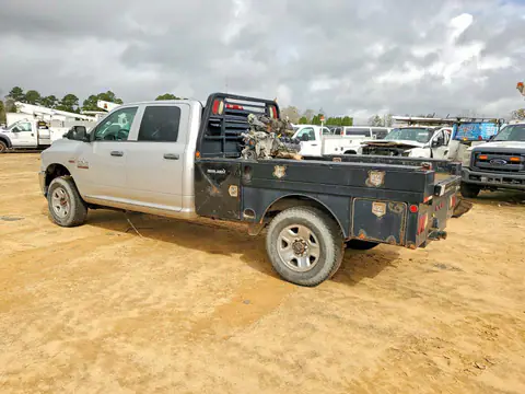 3C6UR5HJ5JG239677 — 2018 RAM 2500, photo 2 from Copart 06.10.2026, Mechanical damage