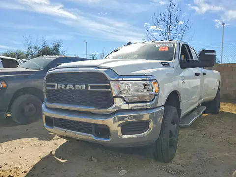 3C63RRGLXRG347777 — 2024 RAM 3500, Incendio interior (Burn - Interior), fotos antes de reparar