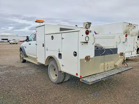 3C7WRNEJ2FG675127 — 2015 RAM 5500, photo 2 from Copart 20.10.2026, Fire