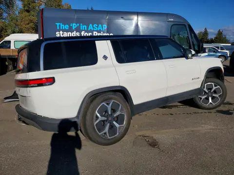 7PDSGCBA3RN030999 — 2024 Rivian R1S, foto 3 de Copart 19.10.2026, Parte trasera