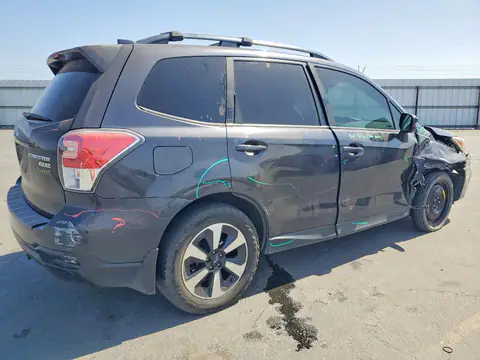 JF2SJAGC4HH457761 — 2017 Subaru Forester, zdjęcie 3 z Copart 26.10.2026, Przód