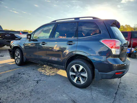 JF2SJAJC7HH439327 — 2017 Subaru Forester, foto 2 de Copart 28.10.2026, Parte delantera