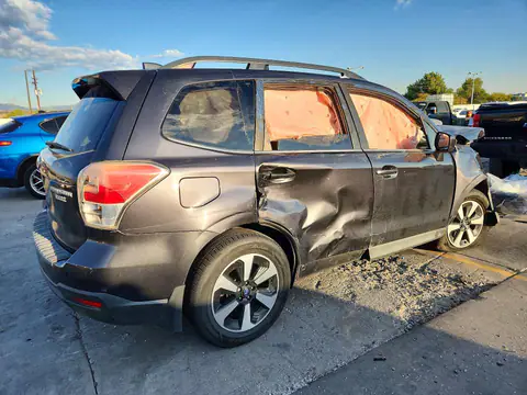 JF2SJAJC7HH439327 — 2017 Subaru Forester, foto 3 de Copart 28.10.2026, Parte delantera