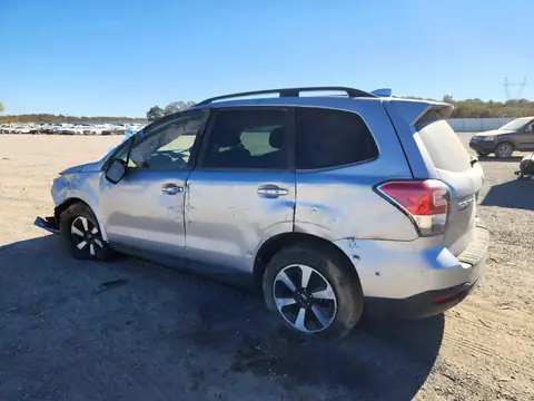 JF2SJAEC9JH406409 — 2018 Subaru Forester, photo 2 from Copart 16.10.2026, Rollover