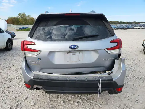 JF2SKAJC9LH498904 — 2020 Subaru Forester, Parte trasera, fotos antes de reparar