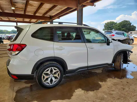 JF2SKAJC5MH503405 — 2021 Subaru Forester, photo 3 from Copart 21.10.2026, Front end