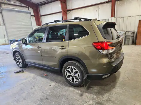 JF2SKADC3NH475231 — 2022 Subaru Forester, photo 2 from Copart, Rear end