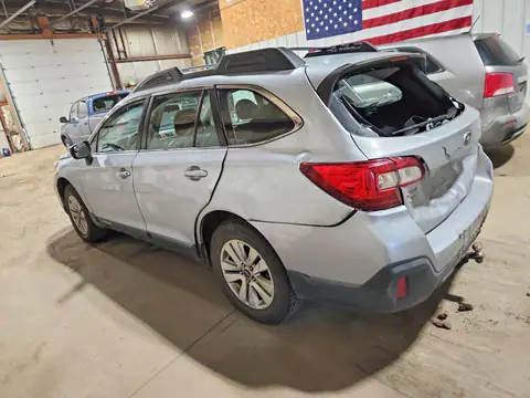 4S4BSAACXJ3313909 — 2018 Subaru Outback, photo 2 from Copart 27.10.2026, Rear end