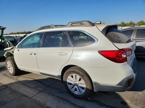 4S4BSAFC4J3384385 — 2018 Subaru Outback, zdjęcie 2 z Copart 26.10.2026, Przód