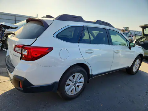 4S4BSAFC4J3384385 — 2018 Subaru Outback, zdjęcie 3 z Copart 26.10.2026, Przód