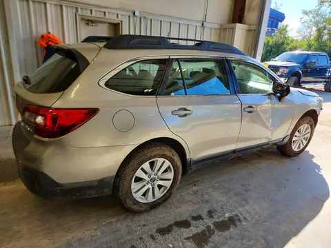 2019 Subaru Outback VIN 4S4BSABC2K3384182 фото 3