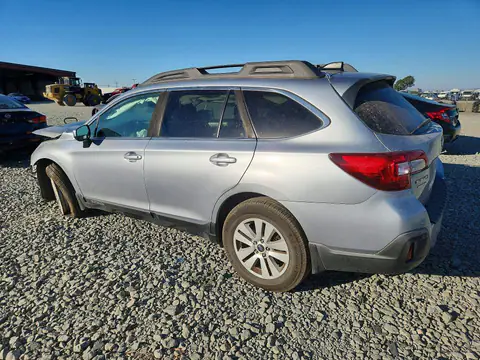 4S4BSAFC6K3393428 — 2019 Subaru Outback, foto 2 de Copart 15.10.2026, Parte delantera