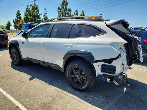 4S4BTGUD3S3317015 — 2025 Subaru Outback, ფოტო 2, Copart 27.10.2026, წინა ნაწილი