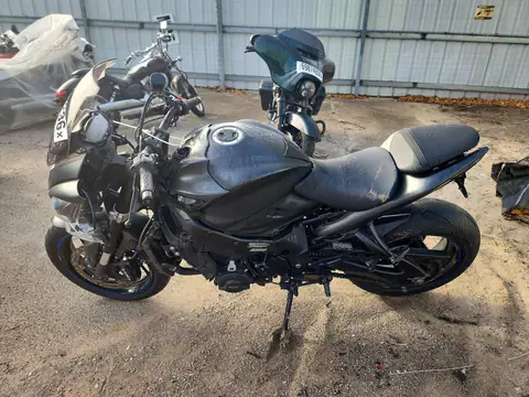 JS1GT7CB5K7100059 — 2019 Suzuki GSX-S, zdjęcie 3 z Copart, Bok