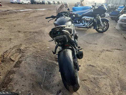 JS1GT7CB5K7100059 — 2019 Suzuki GSX-S, zdjęcie 4 z Copart, Bok