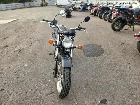 JS1NH43AXJ2100682 — 2018 Suzuki RV, foto 2 de Copart 29.10.2026, Vandalismo