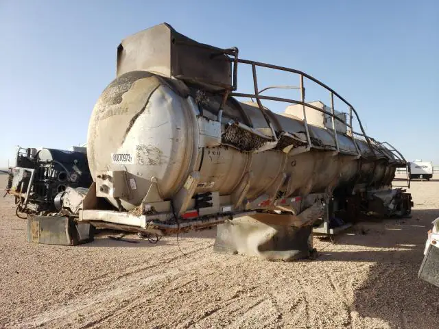 1UNST4623GS140976 — 2016 Tanker Trailer, photo 2 from Copart 30.09.2026, Fire