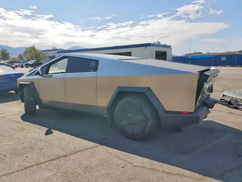 7G2CEHED8SA060177 — 2025 Tesla Cybertruck, photo 2 from Copart 16.10.2026, Front end