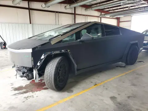 7G2CEHED2SA074401 — 2025 Tesla Cybertruck, Передняя часть, фото до ремонта