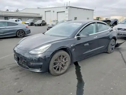 5YJ3E1EA8JF044109 — 2018 Tesla Model 3, Parte trasera (Rear End), fotos antes de reparar
