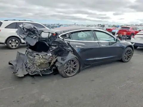 5YJ3E1EA8JF044109 — 2018 Tesla Model 3, photo 3 from Copart 21.09.2026, Rear end