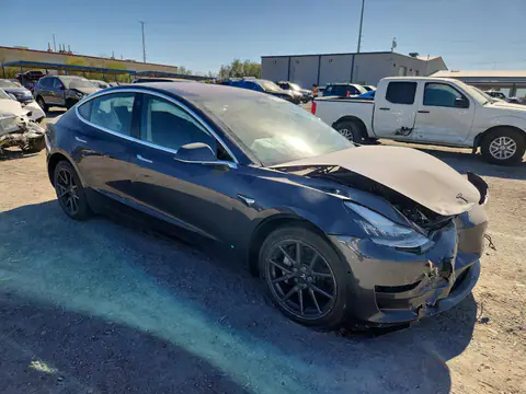 5YJ3E1EB1JF104160 — 2018 Tesla Model 3, photo 4 from Copart 20.10.2026, Front end