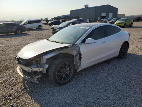 5YJ3E1EB1JF097968 — 2018 Tesla Model 3, Przód (Front End), zdjęć przed naprawą