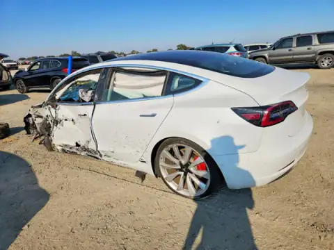 5YJ3E1EB9JF072591 — 2018 Tesla Model 3, zdjęcie 2 z Copart, Przód