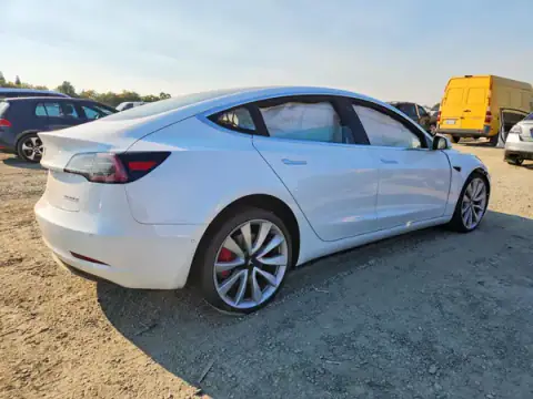 5YJ3E1EB9JF072591 — 2018 Tesla Model 3, zdjęcie 3 z Copart, Przód