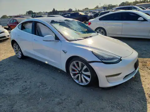 5YJ3E1EB9JF072591 — 2018 Tesla Model 3, zdjęcie 4 z Copart, Przód