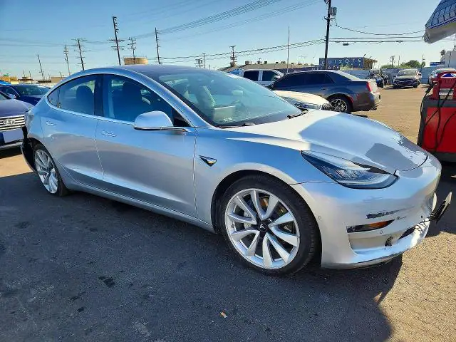 5YJ3E1EB7JF069172 — 2018 Tesla Model 3, photo 4 from Copart 14.10.2026, Rear end