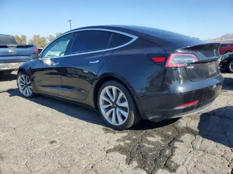 5YJ3E1EB1JF071662 — 2018 Tesla Model 3, photo 2 from Copart 04.10.2026, Minor dents and scratches