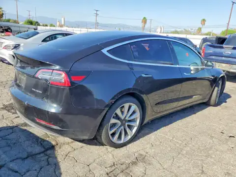 5YJ3E1EB1JF071662 — 2018 Tesla Model 3, photo 3 from Copart 04.10.2026, Minor dents and scratches