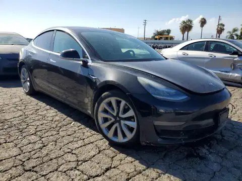 5YJ3E1EB1JF071662 — 2018 Tesla Model 3, photo 4 from Copart 04.10.2026, Minor dents and scratches