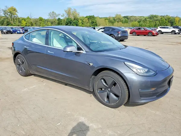 5YJ3E1EB7JF100498 — 2018 Tesla Model 3, zdjęcie 4 z Copart, Bok