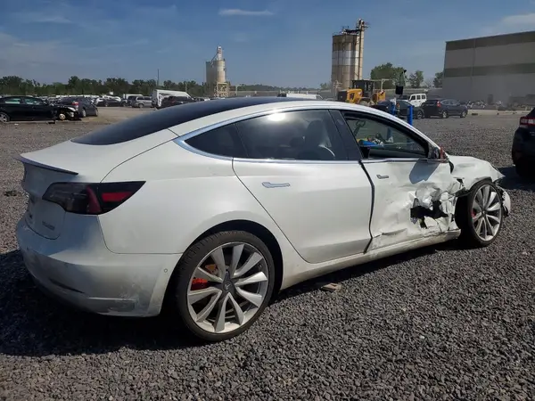 5YJ3E1EB3JF081352 — 2018 Tesla Model 3, photo 3 from Copart 13.10.2026, Front end