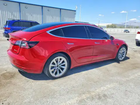 5YJ3E1EB1JF093483 — 2018 Tesla Model 3, zdjęcie 3 z Copart, Przód
