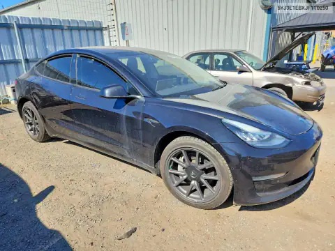 5YJ3E1EBXJF110250 — 2018 Tesla Model 3, სეტყვა, ფოტოები შეკეთებამდე