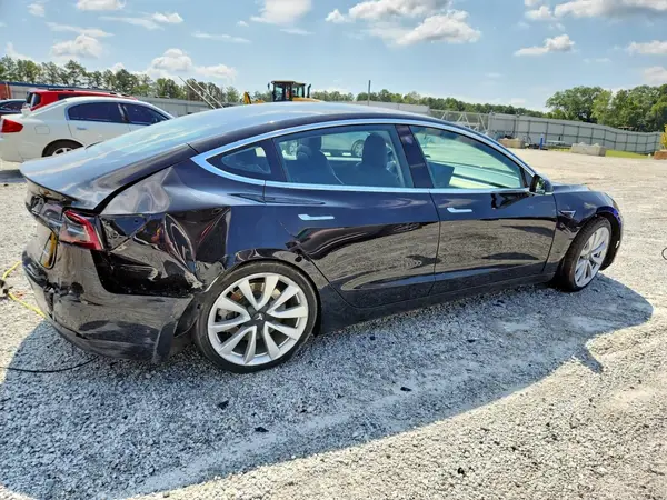 5YJ3E1EB3JF090438 — 2018 Tesla Model 3, photo 3 from Copart, Side
