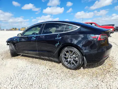 5YJ3E1EA0JF070283 — 2018 Tesla Model 3, photo 2 from Copart 20.10.2026, Front end