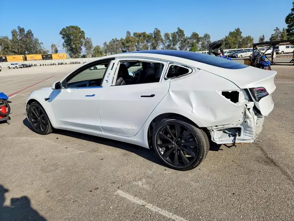 5YJ3E1EA8JF040450 — 2018 Tesla Model 3, photo 2 from Copart 29.09.2026, Rear end