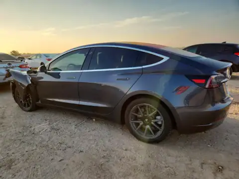 5YJ3E1EA9JF031580 — 2018 Tesla Model 3, photo 2 from Copart, Front end