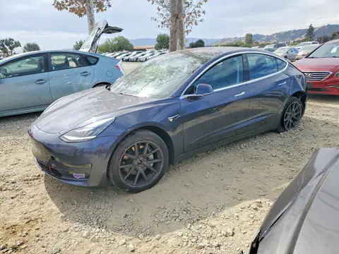 5YJ3E1EB5JF093194 — 2018 Tesla Model 3, უკანა ნაწილი (Rear End), ფოტოები შეკეთებამდე