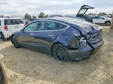 5YJ3E1EB5JF093194 — 2018 Tesla Model 3, foto 2 de Copart 27.10.2026, Parte trasera