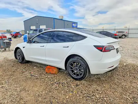 5YJ3E1EB7KF511272 — 2019 Tesla Model 3, zdjęcie 2 z Copart, Wandalizm