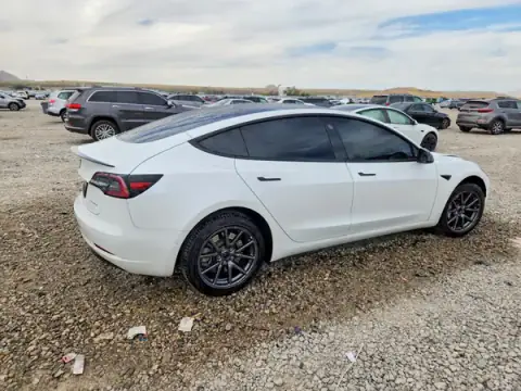 5YJ3E1EB7KF511272 — 2019 Tesla Model 3, zdjęcie 3 z Copart, Wandalizm