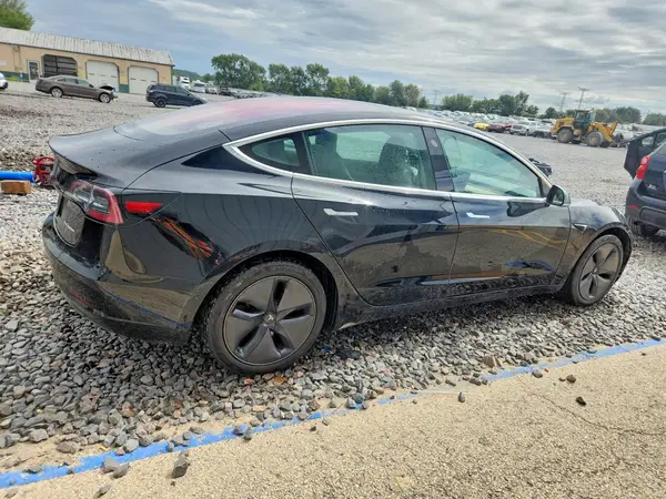 5YJ3E1EB7KF199065 — 2019 Tesla Model 3, фото 3 с аукциона Copart, Передняя часть