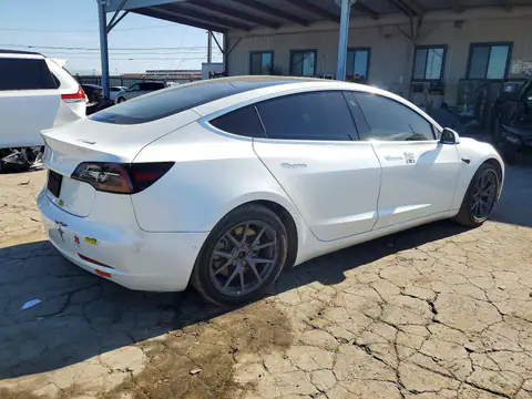 5YJ3E1EA2LF631750 — 2020 Tesla Model 3, foto 3 de Copart 26.10.2026, Lateral