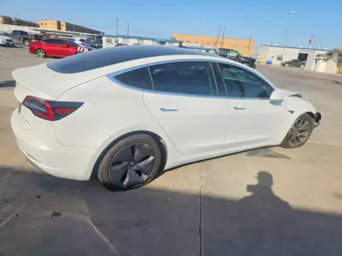 5YJ3E1EBXLF619662 — 2020 Tesla Model 3, zdjęcie 3 z Copart, Przód