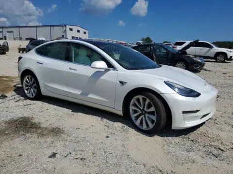 5YJ3E1EB6LF735991 — 2020 Tesla Model 3, zdjęcie 4 z Copart, Przód